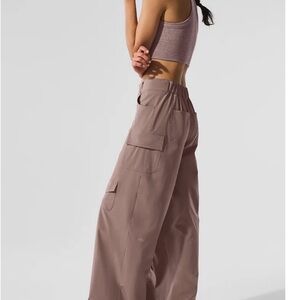 ALO NWT Cargo vWomen's Mauve Cargo Pants